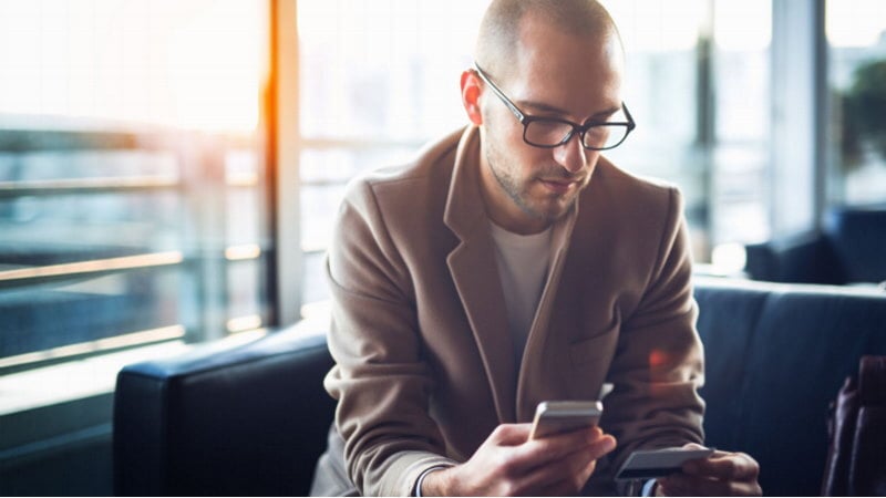 visa-european-emv-3ds-2-2-0-800x450 man using mobile